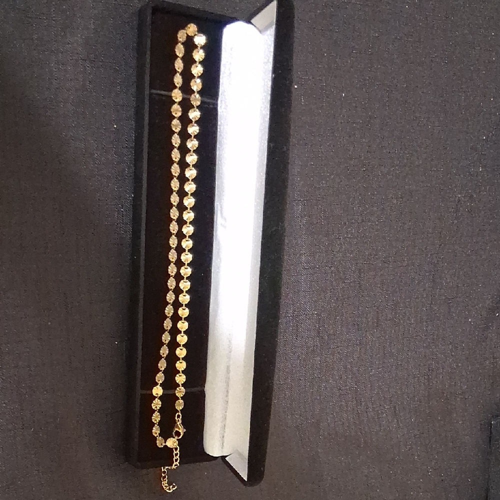 Stylish Gold Bursts Necklace